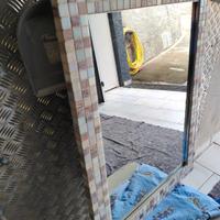 specchio con cornice mosaico