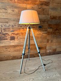 Lampada da terra treppiede - altezza fino a 150cm