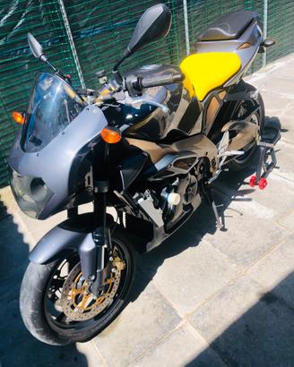 Moto tuono 1000 anno 2003