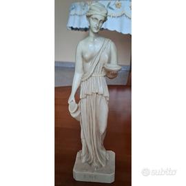 Statuina Ebe dea della giovinezza