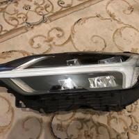 Faro sx Volvo xc60 2023