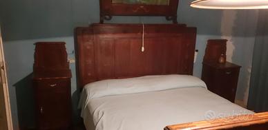 Camera antica in ciliegio