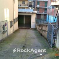 INTERESSANTISSIMO GARAGE IN AREA PRIVATA E RECINTA