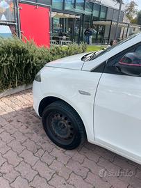 Lancia Ypsilon per ricambi