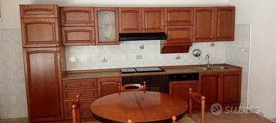 Cucina lineare completa di elettrodomestici