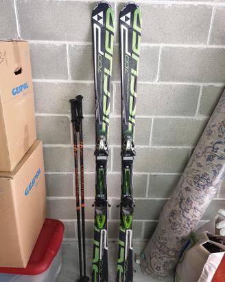 Sci carving da discesa