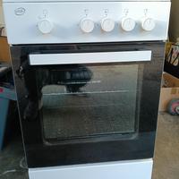 Forno quasi nuovo.