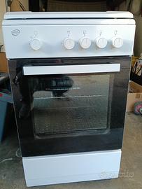 Forno quasi nuovo.