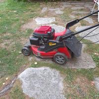 tagliaerba a scoppio con motore honda