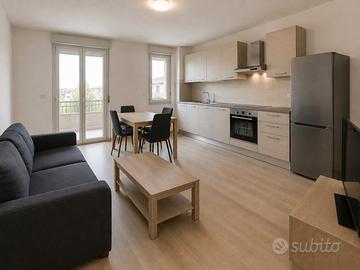 Trilocale con cucina open space in zona Lago