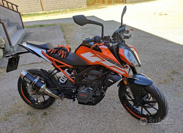 Ktm duke 125 del 2017 ABS colore arancione, bianco