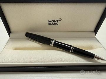 Penna Montblanc Nera con finiture color argento co