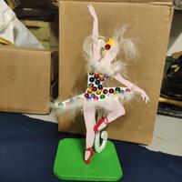 ballerina stilizzata in legno