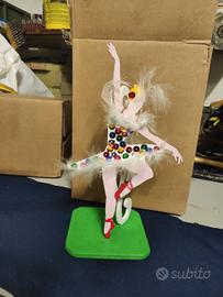 ballerina stilizzata in legno