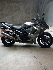 Moto Suzuki GSX 1250FA
