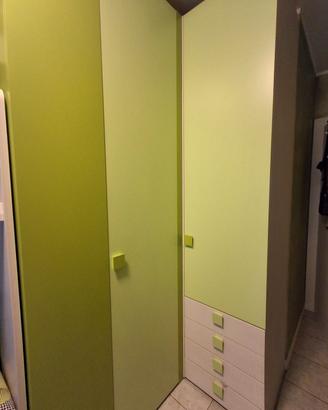 cabina armadio con letto a soppalco e scaletta