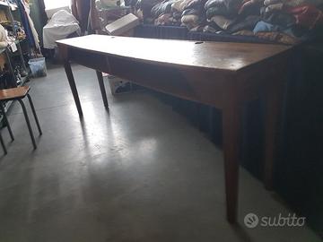 Tavolo scolastico