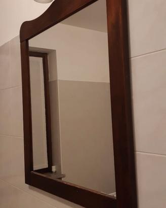 Specchio con cornice in legno 