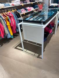 Tavolo  con cristalli e cassetti estraibili