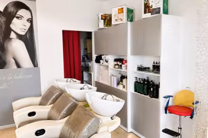 Attività / Licenza di 95 m² con 3 locali a Castene