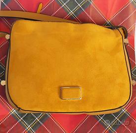 Borsa  zafferano in tessuto  scamosciato. Parfois