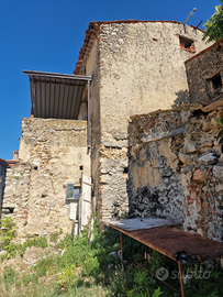 Fabbricato a Sant'Ippolito con terreno