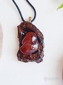 Ciondolo in corteccia con corniola