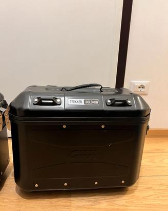 Valige Givi modello Trekker Dolomiti Monokey.