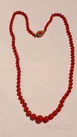 Collana Corallo mediterraneo con fermatura oro 18