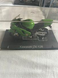 Modellino moto scala 1:24 Kawasaki zx-12r con teca