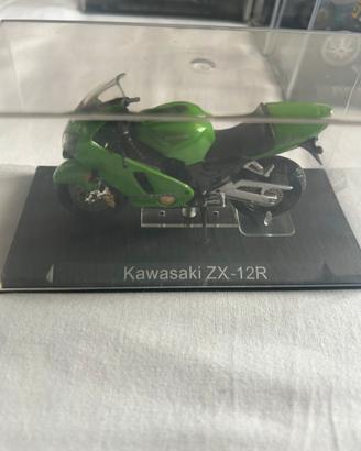 Modellino moto scala 1:24 Kawasaki zx-12r con teca