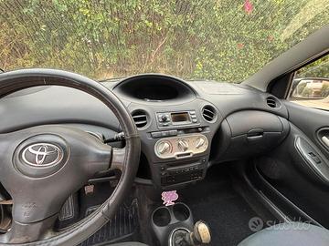 Toyota Yaris anno 2003