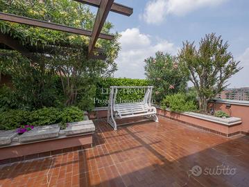 Attico / Mansarda di 213 m² con più di 5 locali e 