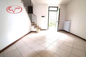 Casa indipendente di 80 m² con 4 locali e box auto