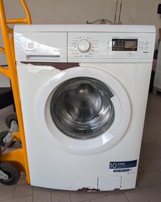 Lavatrice Electrolux 8Kg (tasto avvio difettoso)