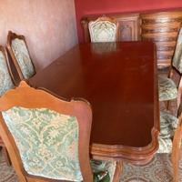 Tavolo da sala in legno