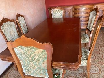 Tavolo da sala in legno