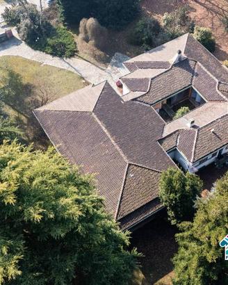 Villa di 863 m² con più di 5 locali e box auto a C