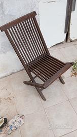 sedia legno e mobile macchina cucito.