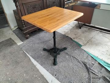 tavolino con base in ghisa