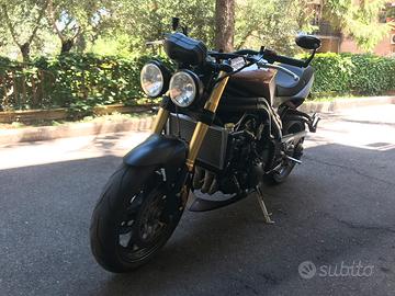 Triump speed triple 1050 cafe racer