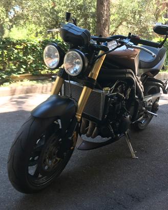 Triump speed triple 1050 cafe racer