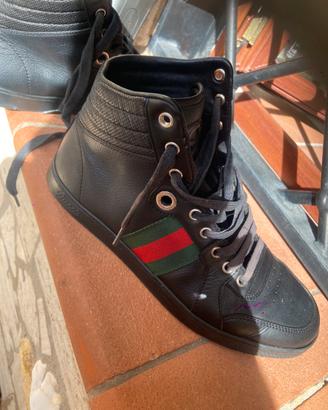 Scarpe gucci.