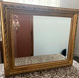 Specchio vintage grande con cornice dorata