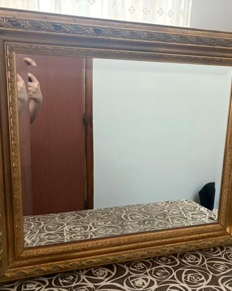 Specchio vintage grande con cornice dorata