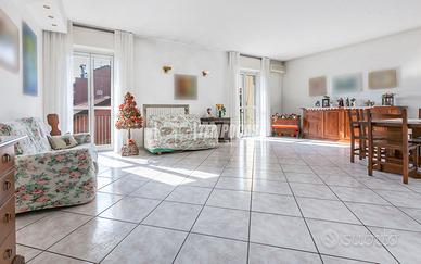 AMPIO QUADRILOCALE DI 150 MQ IN STABILE SIGNORILE