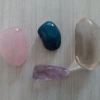 Pietre (agata, quarzo rosa, ametista, rocca)
