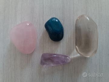 Pietre (agata, quarzo rosa, ametista, rocca)