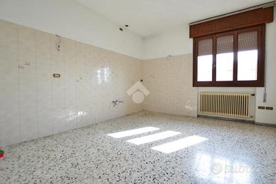 5 LOCALI A ERACLEA