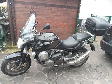 moto Aprilia mana 850